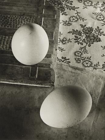 GRETE STERN & ELLEN AUERBACH (1904-99 & 1906-2004) Ringl + Pit Fotografie Portfolio. 1929-33; printed 1985.